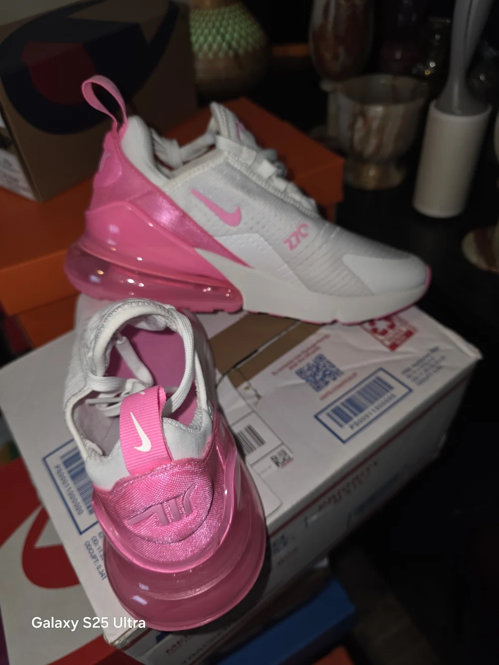 Air Max 270 New With No Box. Size 5Y/6.5W